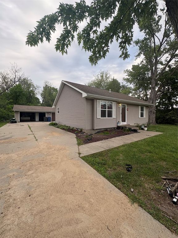 346 E Titus Avenue, Des Moines, IA 50315
