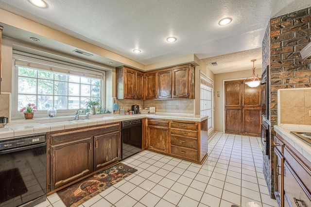 2677 W Wrenwood Avenue, Fresno, CA 93711