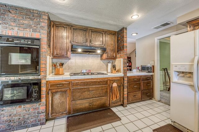 2677 W Wrenwood Avenue, Fresno, CA 93711