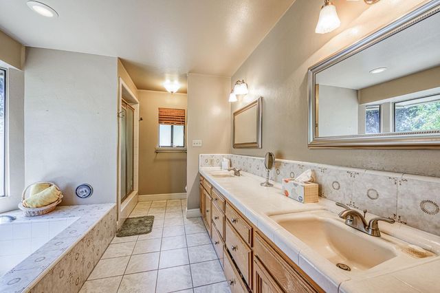 2677 W Wrenwood Avenue, Fresno, CA 93711