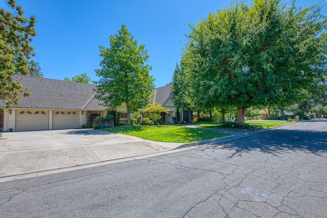 2677 W Wrenwood Avenue, Fresno, CA 93711