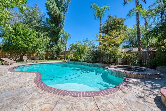 2677 W Wrenwood Avenue, Fresno, CA 93711