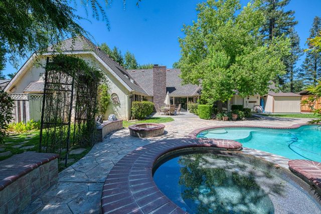 2677 W Wrenwood Avenue, Fresno, CA 93711