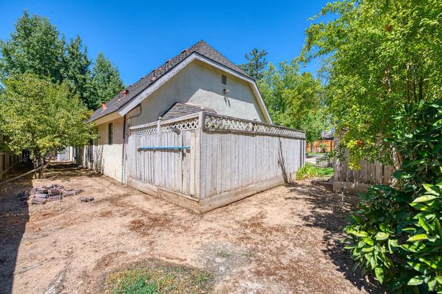 2677 W Wrenwood Avenue, Fresno, CA 93711