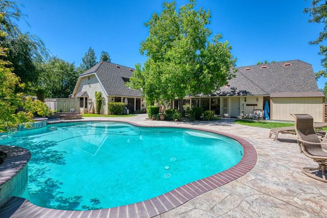 2677 W Wrenwood Avenue, Fresno, CA 93711
