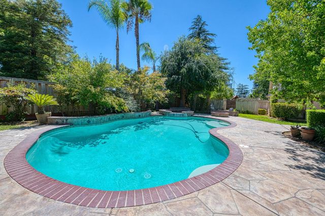 2677 W Wrenwood Avenue, Fresno, CA 93711