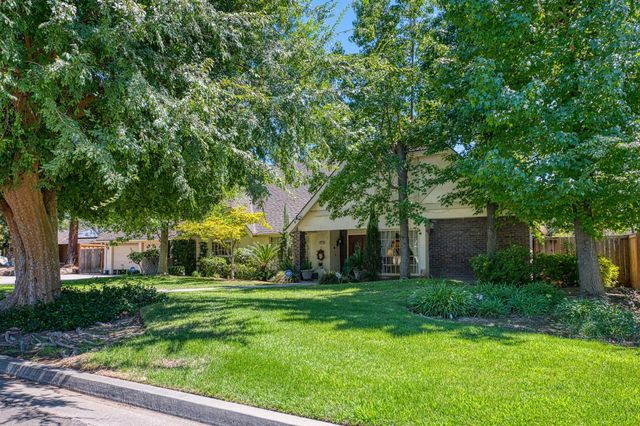 2677 W Wrenwood Avenue, Fresno, CA 93711