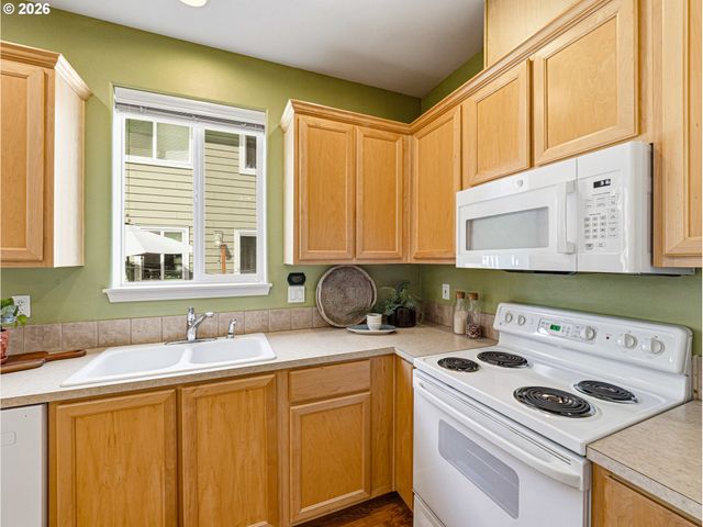 9279 Sw CASCARA Ln, Tualatin, OR 97062