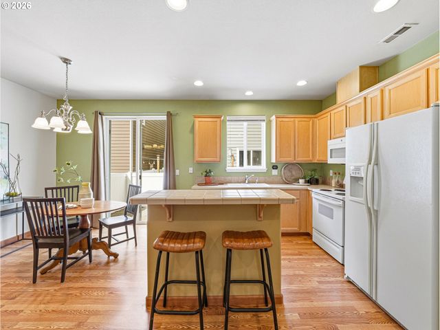 9279 Sw CASCARA Ln, Tualatin, OR 97062
