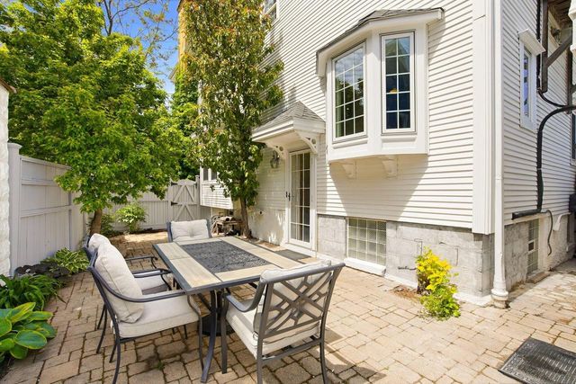 1913 E Estes STREET, Milwaukee, WI 53207