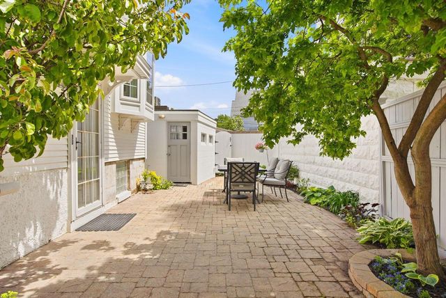 1913 E Estes STREET, Milwaukee, WI 53207