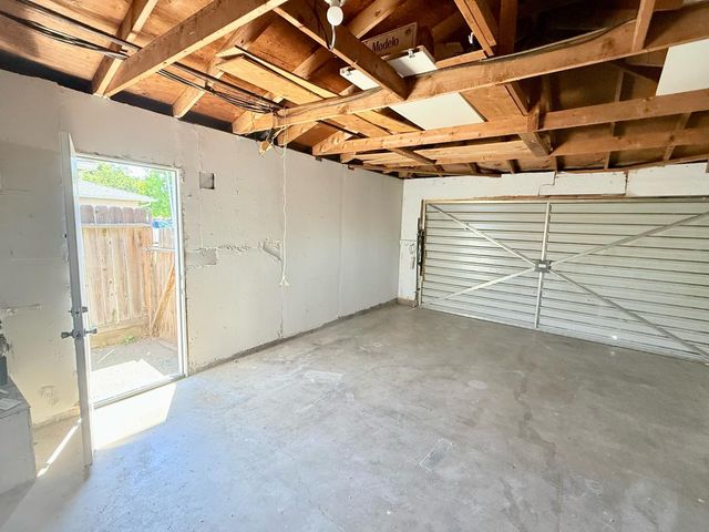 1850 W Donner Avenue, Fresno, CA 93705