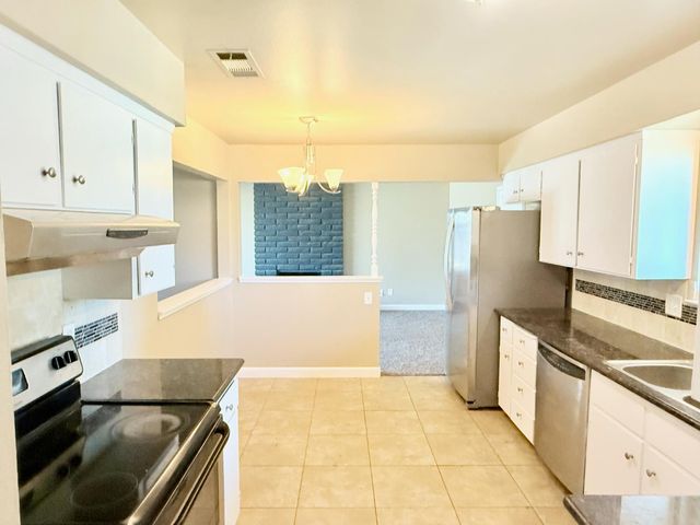 1850 W Donner Avenue, Fresno, CA 93705