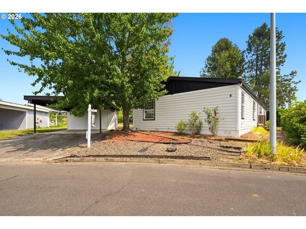 Image 1 of property listing at 655 Ne BURNETT Rd 4, Mc Minnville, OR 97128