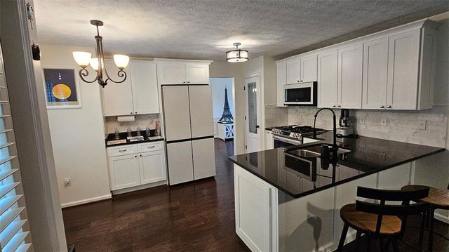 13030 CRABAPPLE LAKE Drive, Roswell, GA 30076