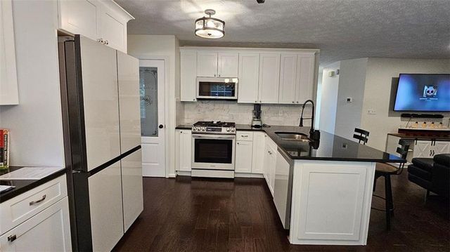 13030 CRABAPPLE LAKE Drive, Roswell, GA 30076
