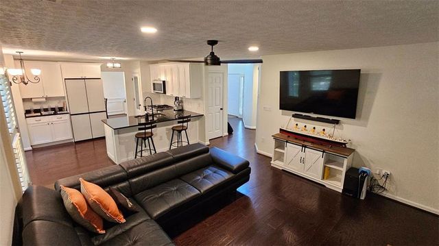 13030 CRABAPPLE LAKE Drive, Roswell, GA 30076