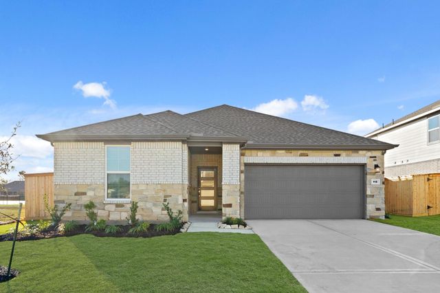 112 Water Grass Trail, Clute, TX 77531