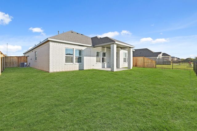 112 Water Grass Trail, Clute, TX 77531