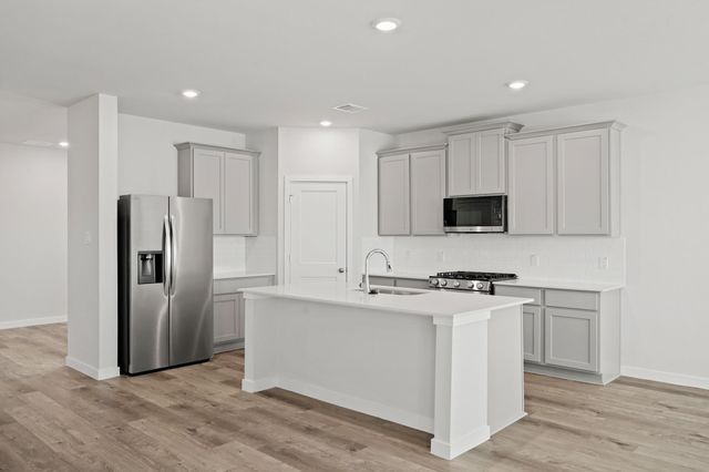 112 Water Grass Trail, Clute, TX 77531