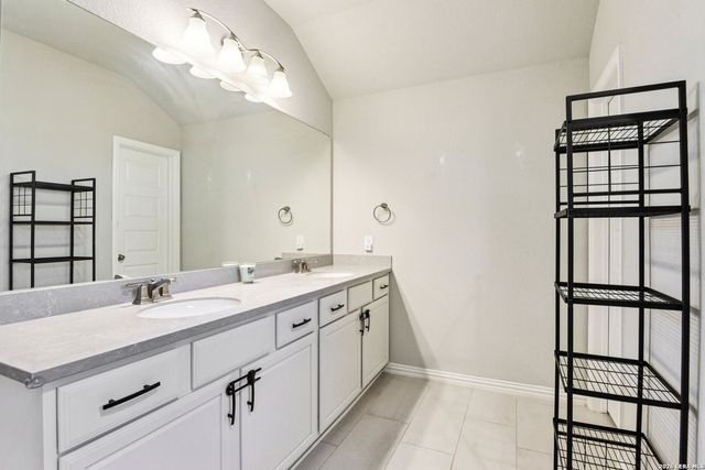 2034 EGRET AVE, New Braunfels, TX 78132