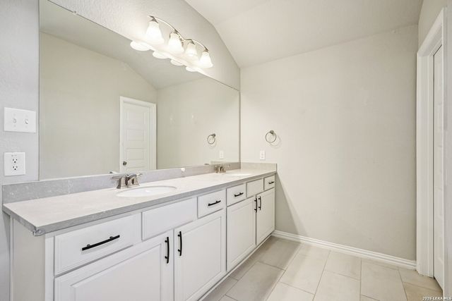 2034 EGRET AVE, New Braunfels, TX 78132