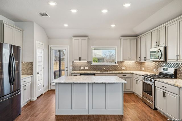 2034 EGRET AVE, New Braunfels, TX 78132