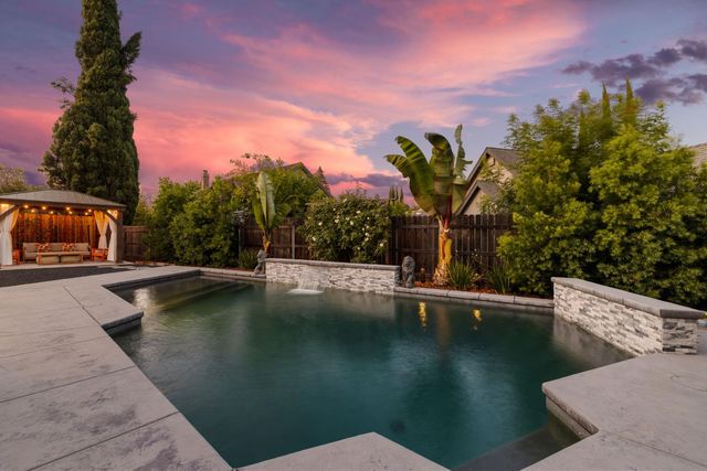 5716 Reinhold St, Fair Oaks, CA 95628