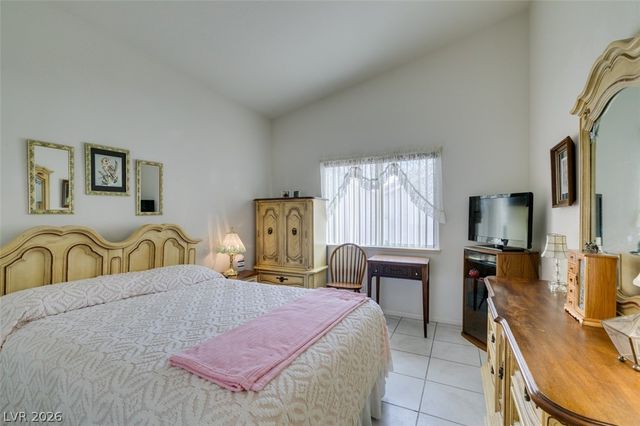 8113 Tropic Isle Circle, Las Vegas, NV 89128