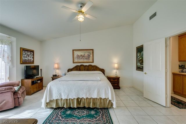 8113 Tropic Isle Circle, Las Vegas, NV 89128