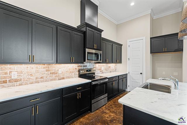 212 Silverside Drive, Perry, GA 31069