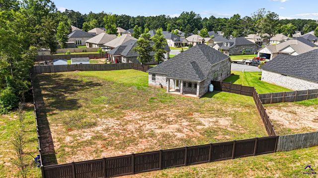 212 Silverside Drive, Perry, GA 31069