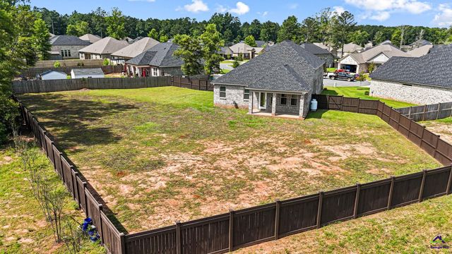 212 Silverside Drive, Perry, GA 31069