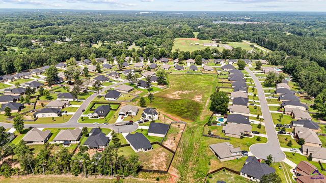 212 Silverside Drive, Perry, GA 31069