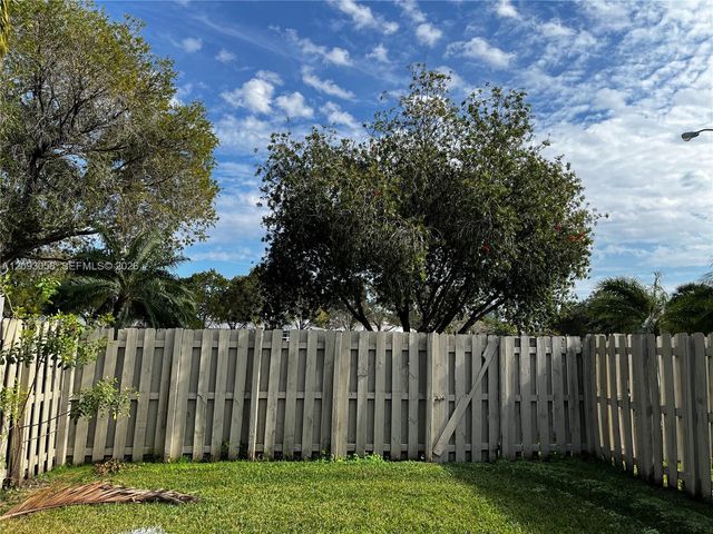 3674 NW 111th Avenue, Sunrise, FL 33351