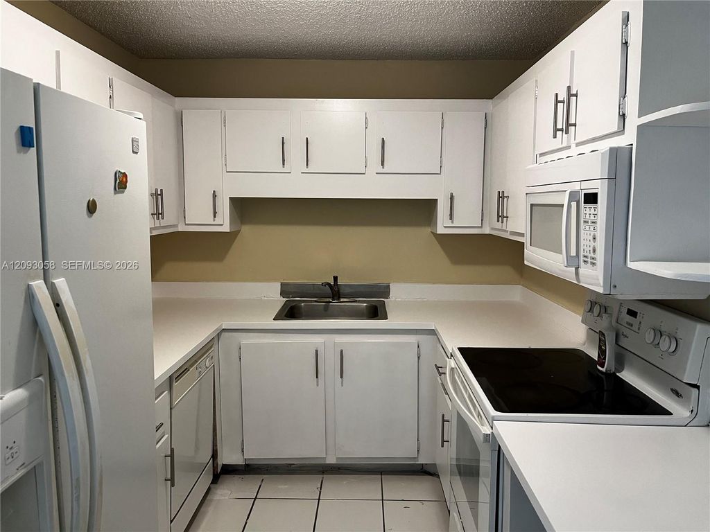 3674 NW 111th Avenue, Sunrise, FL 33351