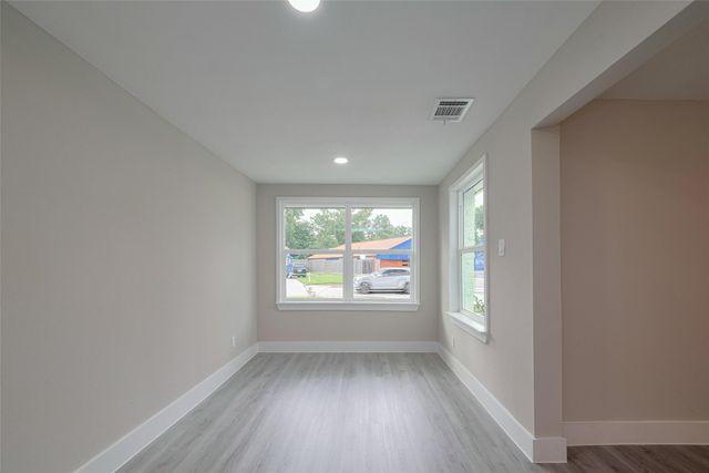 1985 Sherwood Forest Street, Houston, TX 77043