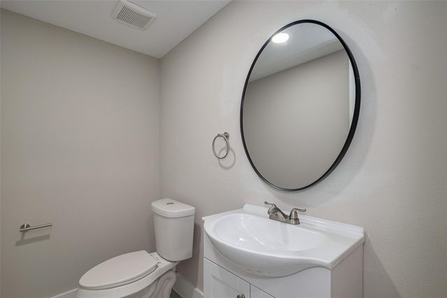 1985 Sherwood Forest Street, Houston, TX 77043