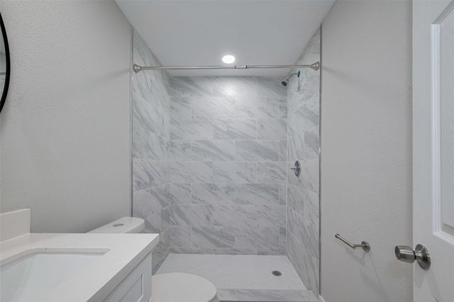 1985 Sherwood Forest Street, Houston, TX 77043