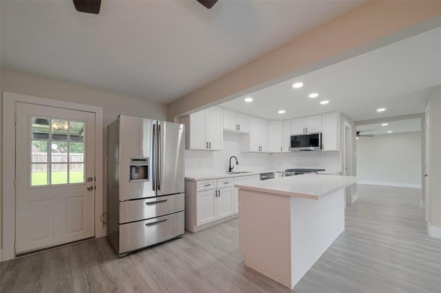 1985 Sherwood Forest Street, Houston, TX 77043