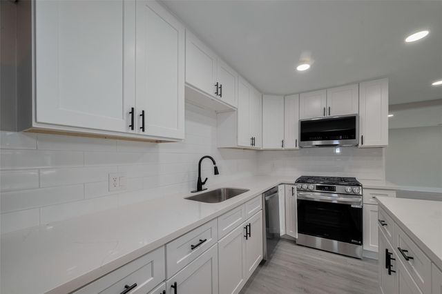 1985 Sherwood Forest Street, Houston, TX 77043