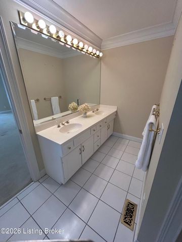 5005 Wolf Pen Woods Dr, Prospect, KY 40059