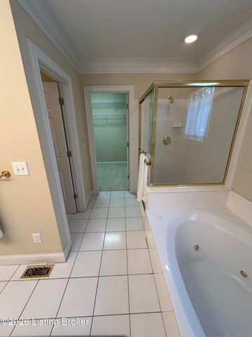 5005 Wolf Pen Woods Dr, Prospect, KY 40059