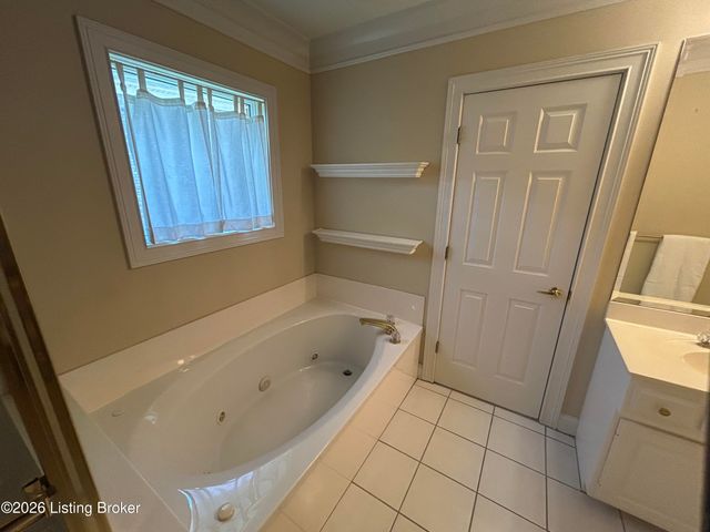 5005 Wolf Pen Woods Dr, Prospect, KY 40059