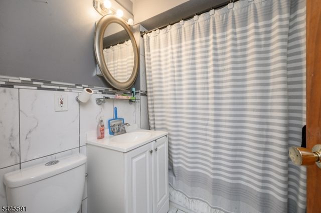 1 Lewis St, Haledon Boro, NJ 07508