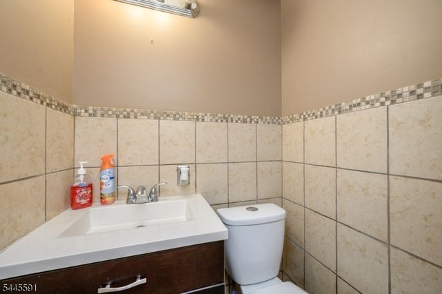 1 Lewis St, Haledon Boro, NJ 07508