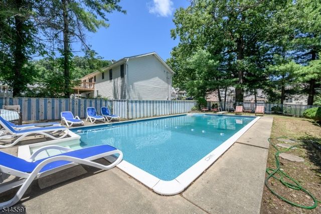 1 Lewis St, Haledon Boro, NJ 07508