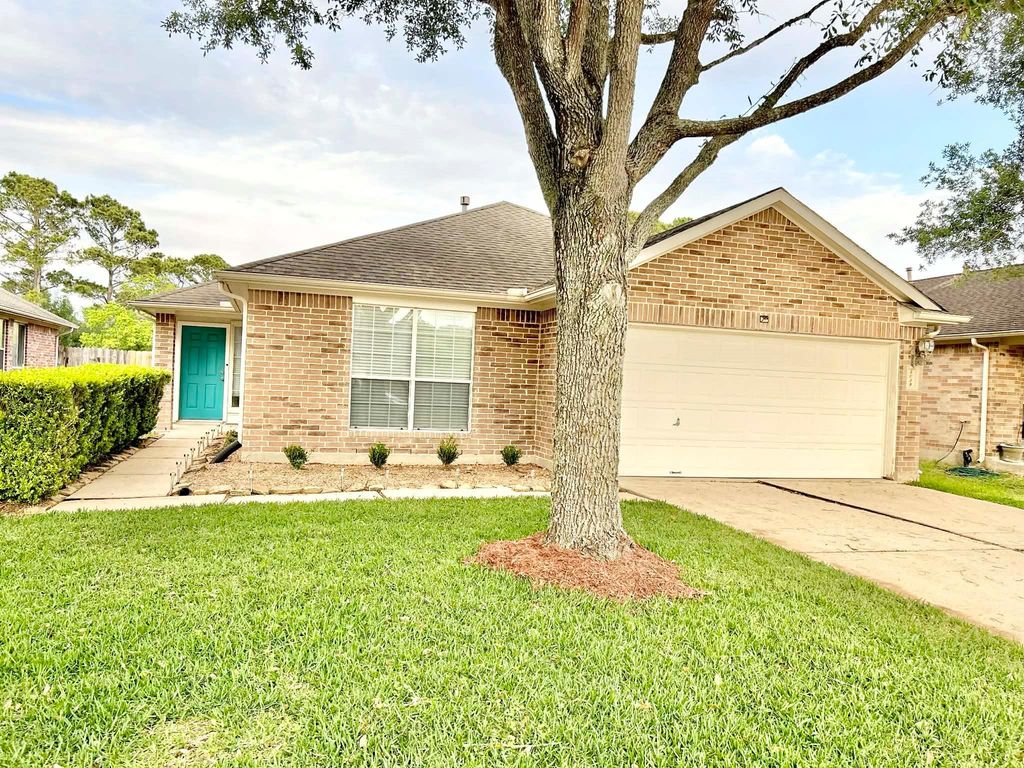 4039 Bentwood Drive, Dickinson, TX 77539