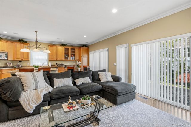 185 Sagamore Drive, Plainview, NY 11803