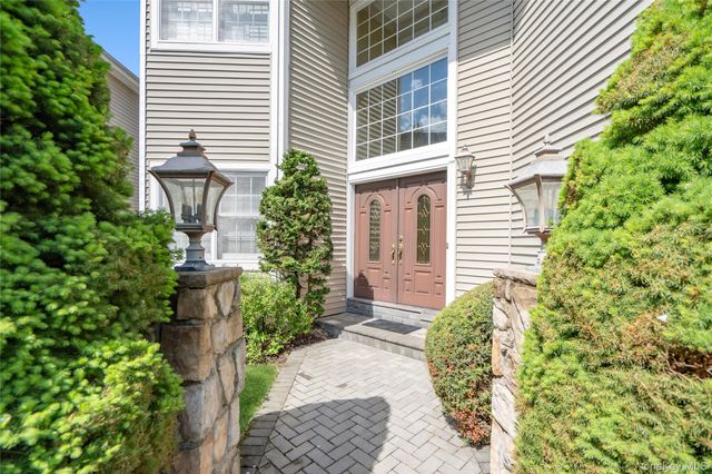 185 Sagamore Drive, Plainview, NY 11803